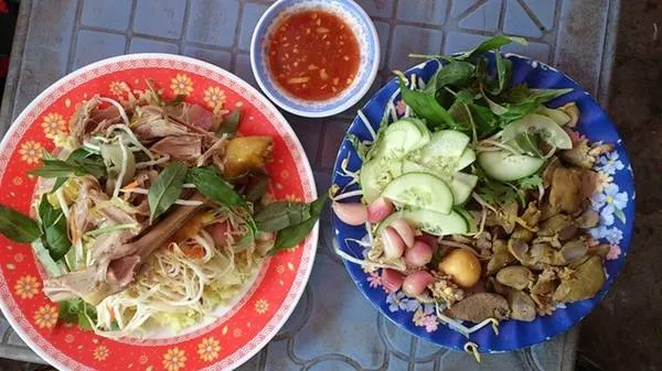 Cơm gà Phú Yên là món đặc sản nổi tiếng. Ảnh: Văn Tuấn.