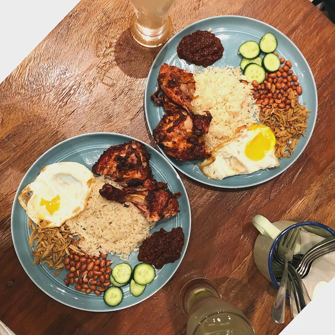 Cơm Nasi Lemak - món ăn truyền thống Malaysia