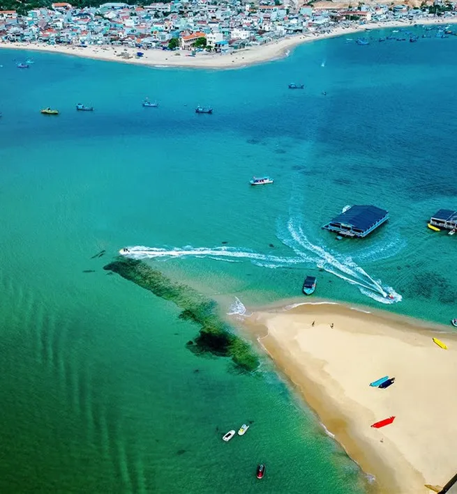 Con đường trên biển Hòn Khô