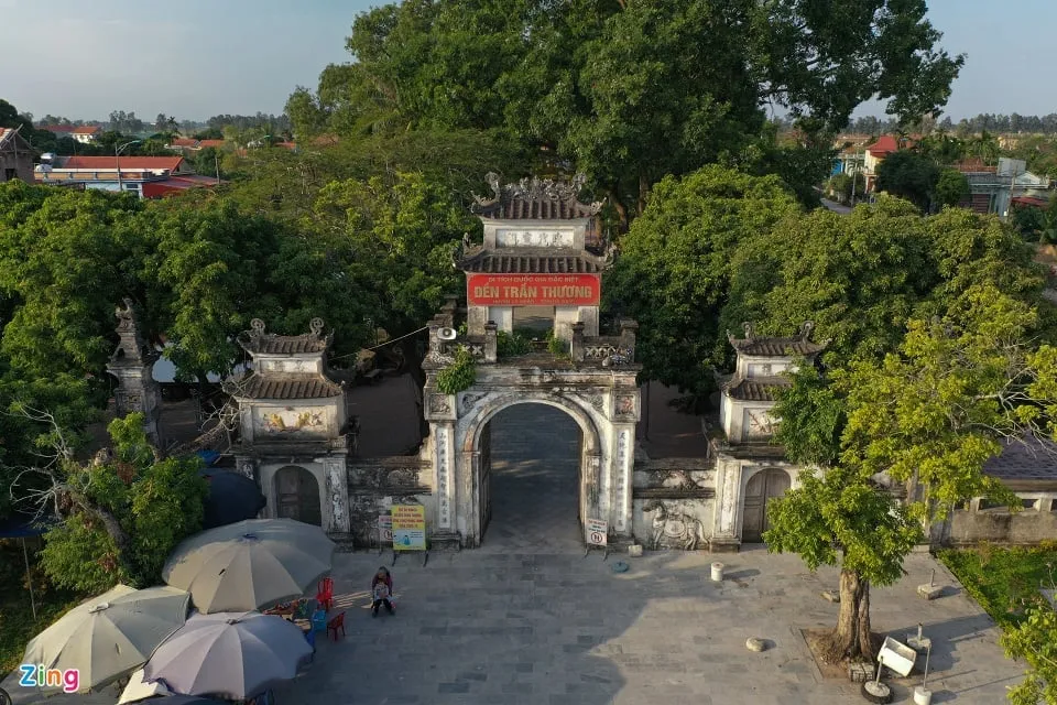 Cổng đền. Ảnh: Zing News.