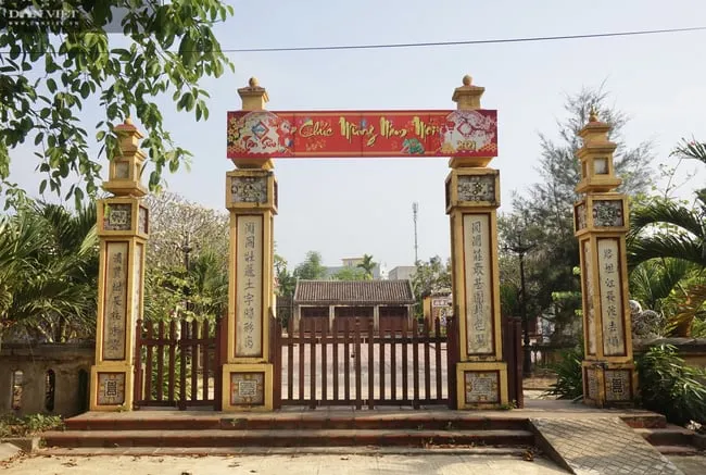 Cổng làng cổ Túy Loan Đà Nẵng