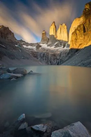 Công viên quốc gia Torres Del Paine, Chile: Công viên quốc gia Torres Del Paine, Chile, với những đỉnh núi hùng vĩ và cảnh quan thiên nhiên ngoạn mục.