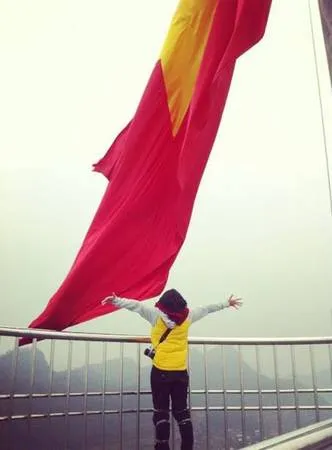 Cột cờ Lũng Cú trên đỉnh núi.