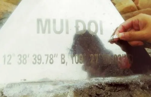 Cột mốc Mũi Đôi giữa biển khơi