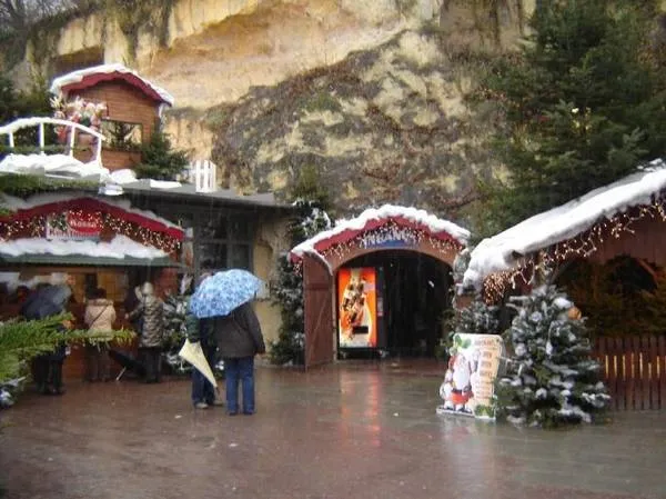 Cửa vào chợ Giáng sinh ngầm ở Valkenburg