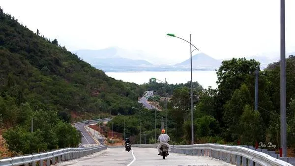 Cung đường ven biển DT702 tuyệt đẹp nối Phan Rang và Cam Ranh