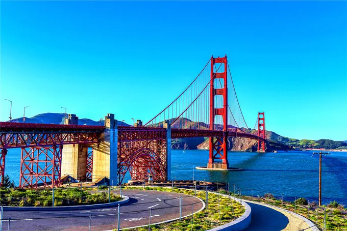 Cuộc đua Day to Breakers tại San Francisco, Mỹ. Nguồn ảnh: Tours4fun.