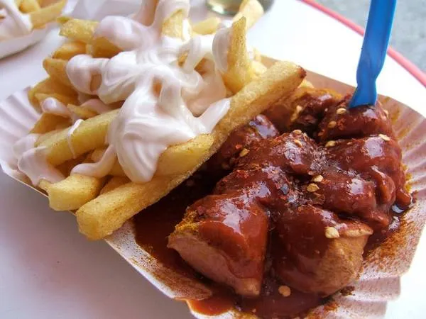 Currywurst - món ăn đường phố nổi tiếng nước Đức