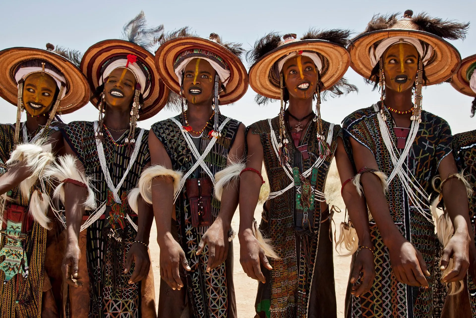 D3PMH5 Wodaabe men dance at Gerewol festival near Ingal, Nothern Niger