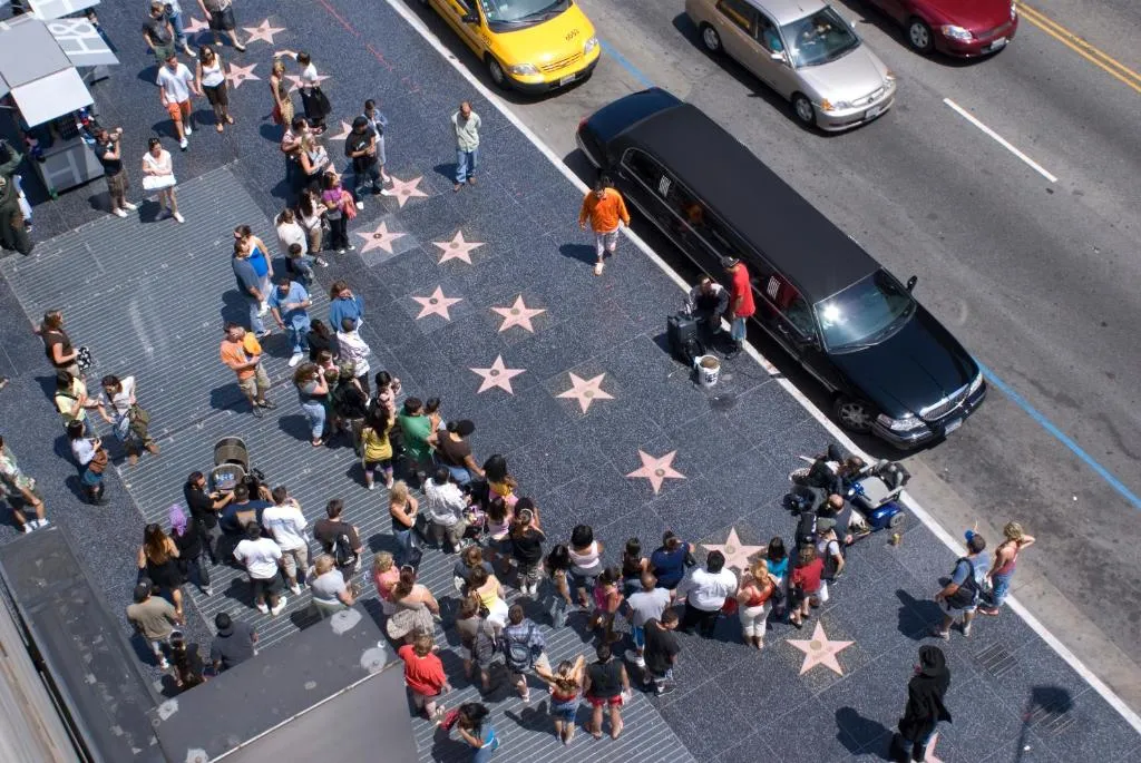 Đại lộ danh vọng Hollywood với những ngôi sao khắc tên người nổi tiếng