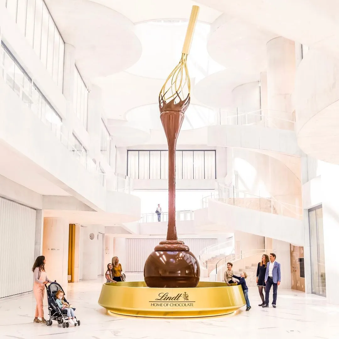 Đài phun sô cô la trong bảo tàng Lindt Home of Chocolate
