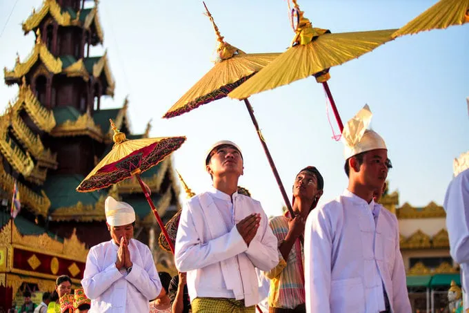 Đám rước trong lễ Shin Pyu tại Myanmar