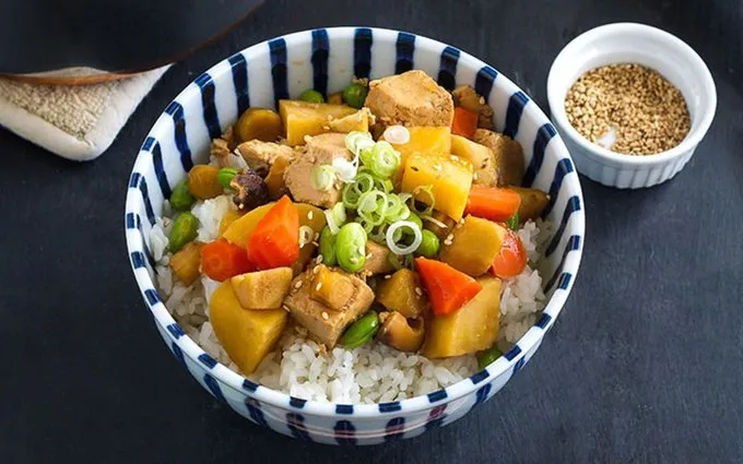 Đậu phụ và các món ăn từ đậu nành giàu protein thực vật rất được ưa chuộng tại Nhật Bản.