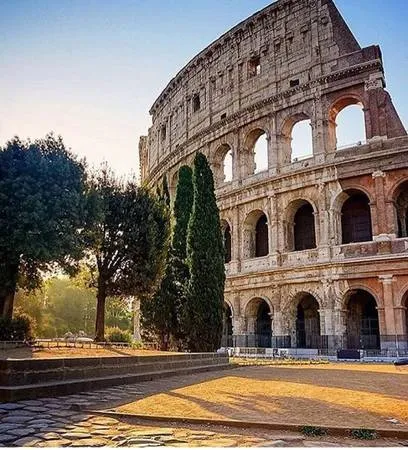 Đấu trường La Mã Colosseum, một trong những biểu tượng du lịch nổi tiếng của Rome, Ý.