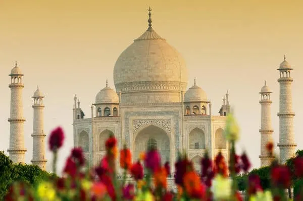 Đền Taj Mahal lung linh dưới ánh nắng