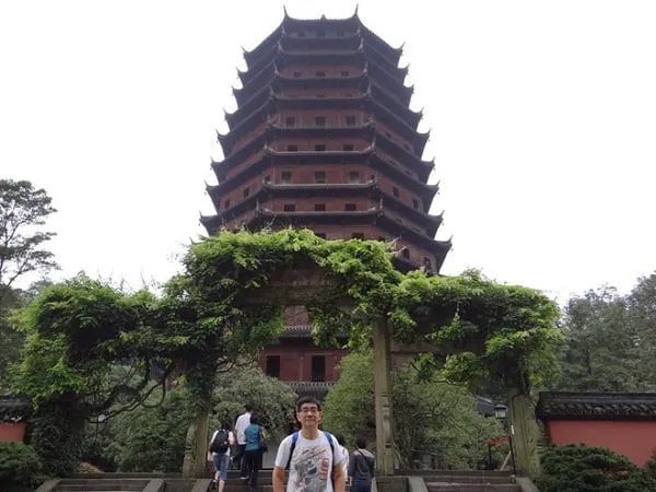 Đền Tianning nguy nga tráng lệ với kiến trúc cổ kính. Ảnh: HuanKee.