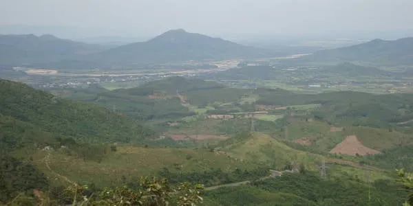 Đèo An Khê với những khúc cua nguy hiểm. Ảnh: cuadong2010