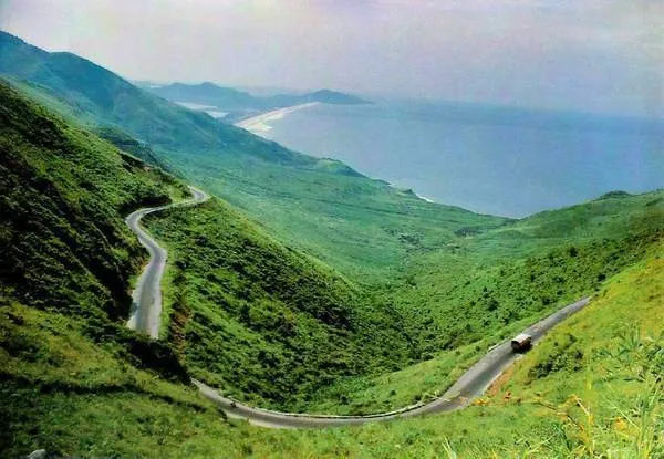Đèo Hải Vân hùng vĩ
