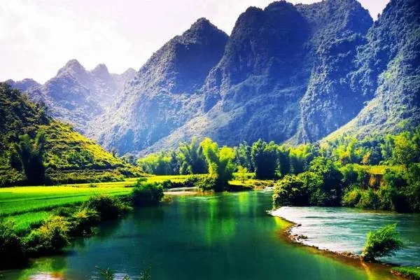 Đi tới đâu ở Cao Bằng du khách cũng dễ dàng bắt gặp khung cảnh thiên nhiên tuyệt đẹp. Ảnh: ST