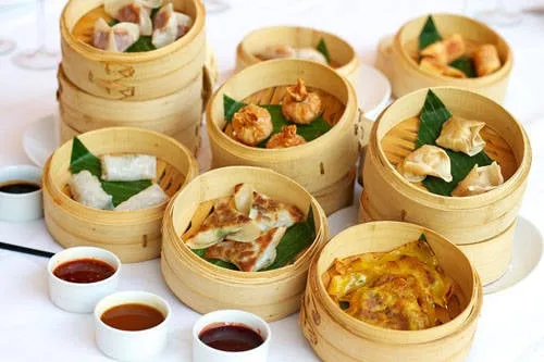 Dimsum được chế biến theo hình thức hấp và chiên. Ảnh: veku.