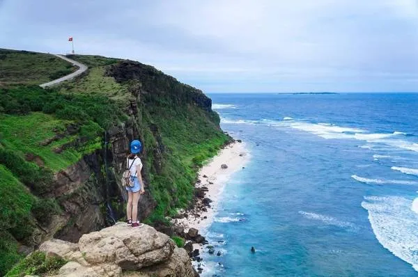 Đỉnh Thới Lới trên đảo Lý Sơn. Ảnh: ST