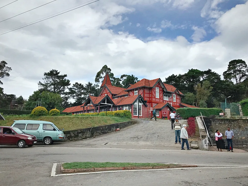 Đồi chè xanh mướt Nuwara Eliya