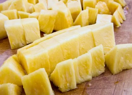 Dứa gọt vỏ, bỏ mắt