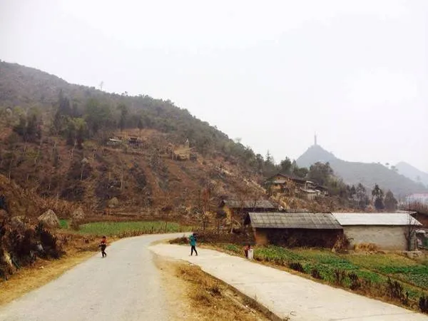 Đường đèo hiểm trở trên đường đến Hà Giang.