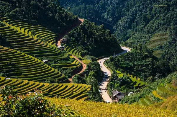 Đường lên Mù Cang Chải tuy khó khăn nhưng cảnh đẹp nơi đây sẽ xứng đáng với công sức bạn bỏ ra.