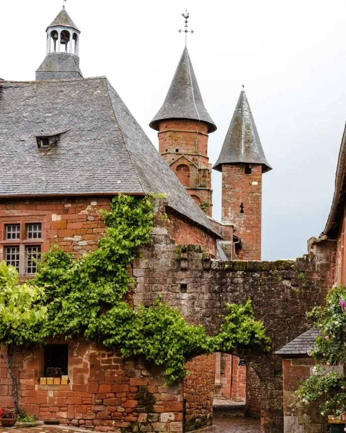 Đường phố cổ kính ở Flavigny-sur-Ozerain