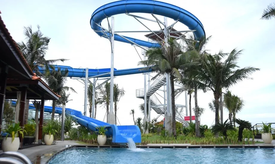 Đường trượt nước Dragon Slide tại The Grand Ho Tram Strip