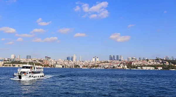 Eo biển Bosphorus là một trong những tuyến đường thủy nhộn nhịp nhất thế giới, với lưu lượng tàu thuyền qua lại lớn hơn nhiều so với kênh đào Suez và Panama.
