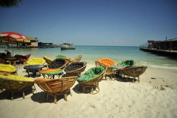 Ghế nghỉ đặc trưng tại Sihanoukville. Ảnh: FB Tam Tran