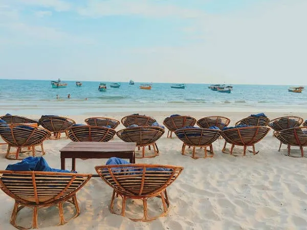 Ghế nghỉ dọc bờ biển Shihanoukville