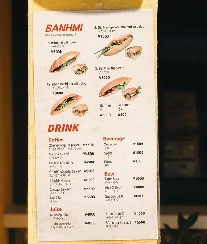 Giá bánh mì từ 7.000 - 8.000 won (140.000 - 160.000 đồng). Đồ uống từ 1.500 - 5.500 won (30.000 - 110.000 đồng).