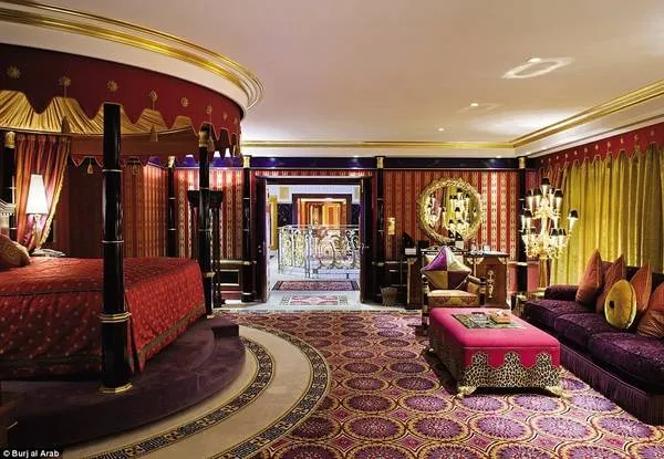 Giường xoay trong phòng nghỉ tại Burj Al Arab