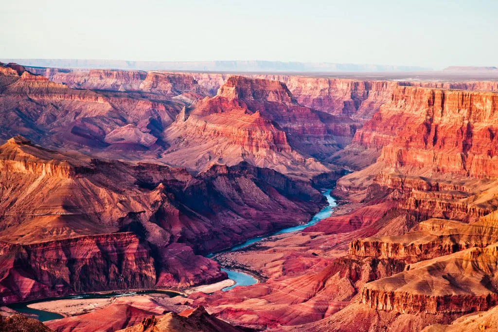 Grand Canyon với những vách đá hùng vĩ và màu sắc ấn tượng