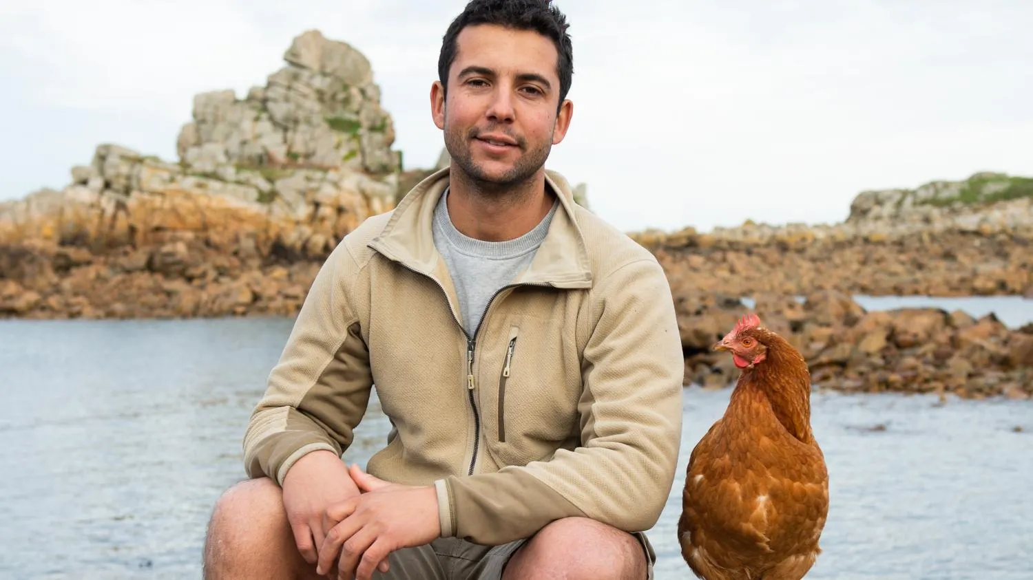 Guirec Soudée và Monique trên thuyền. Ảnh: thetimes.co.uk.