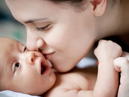 Hạn chế cho người lạ hôn trẻ