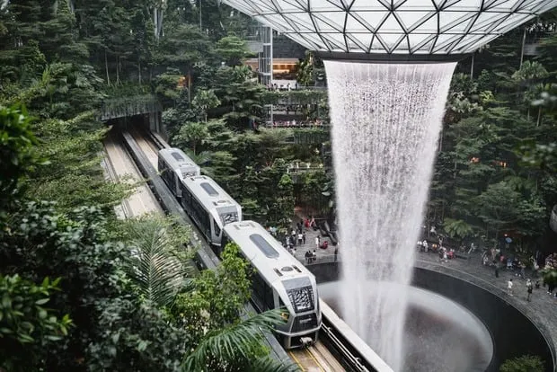 Hành khách làm thủ tục tại sân bay Changi