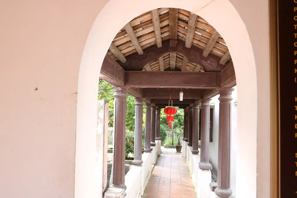 Hành lang chùa Bà Đanh. Ảnh: dangcongsan.vn