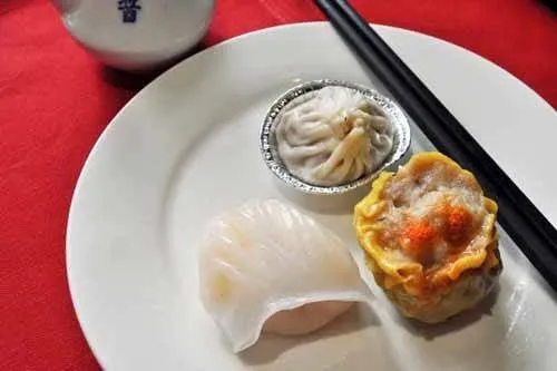 Har Gow và Shao Mai là hai món dimsum truyền thống. Ảnh: pbs.