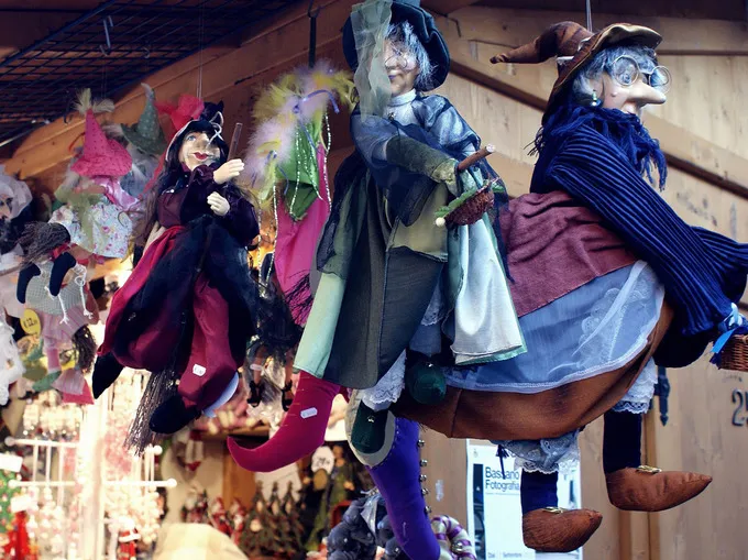 Hình ảnh Befana - phù thủy tốt bụng ở Italy. Nguồn ảnh: Creative compolsive.
