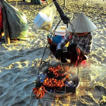 Hình ảnh các món hải sản nướng thơm ngon tại biển Dinh Cô. Ảnh: instagram