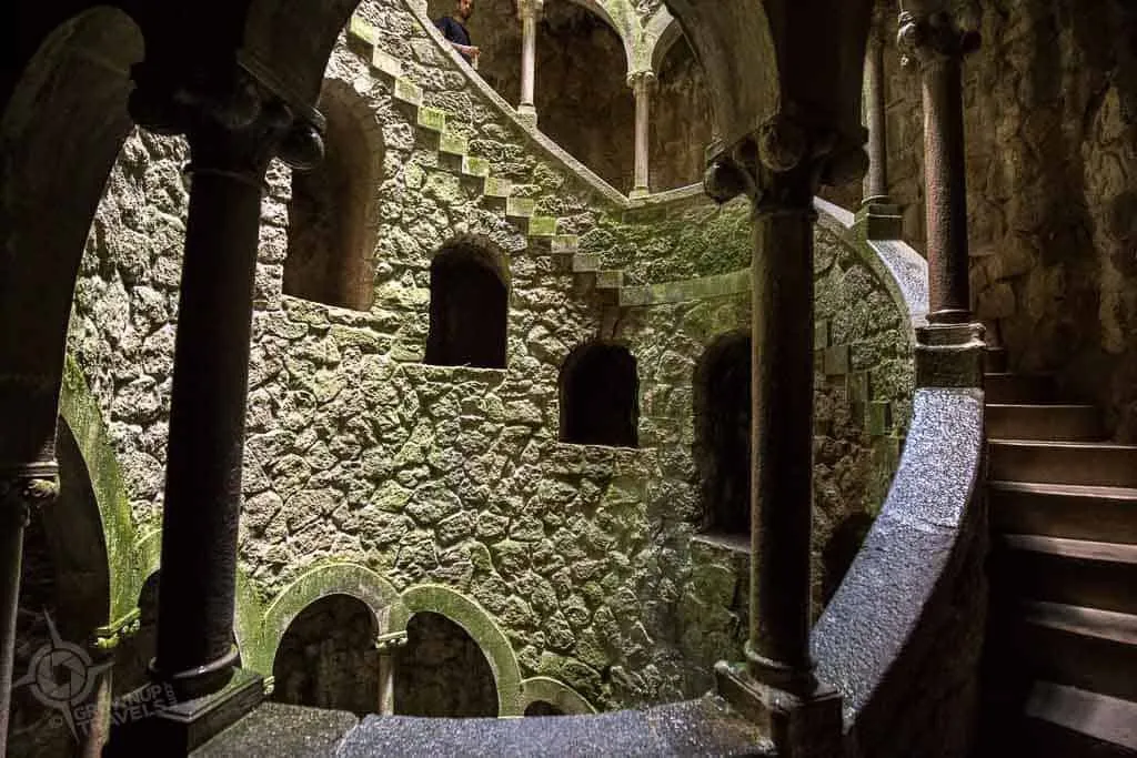 Hình chạm khắc liên quan đến hội Tam Điểm tại lâu đài Quinta da Regaleira. Ảnh: Grownup Travels