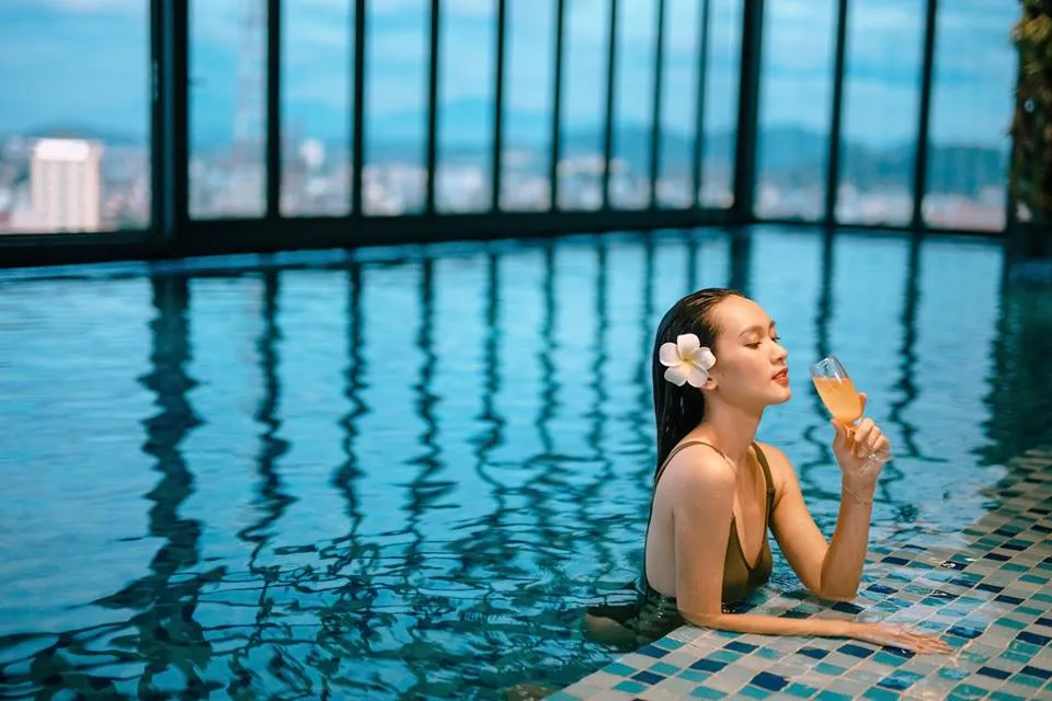 Hồ bơi bốn mùa tại Vinpearl Đồng Hới