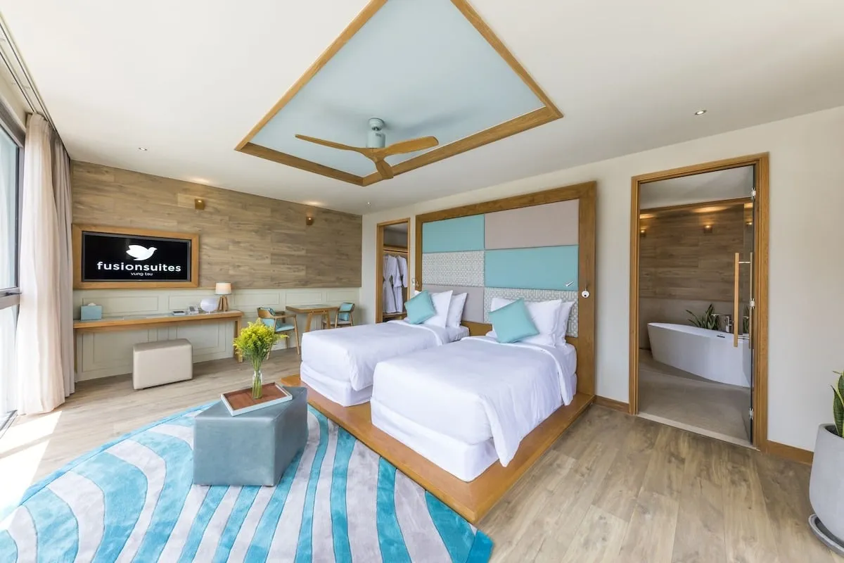 Hồ bơi Fusion Suites
