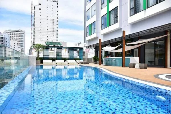 Hồ bơi tại khách sạn IBIS Styles Nha Trang