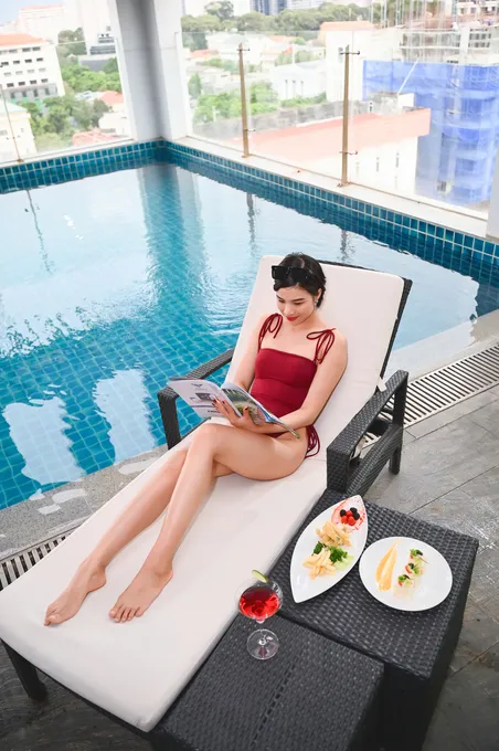 Hồ bơi tại khách sạn Mường Thanh Saigon Centre