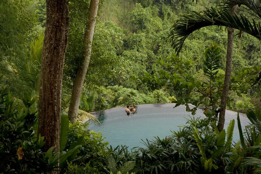 Hồ bơi vô cực tại Pita Maha Resort &amp; Spa